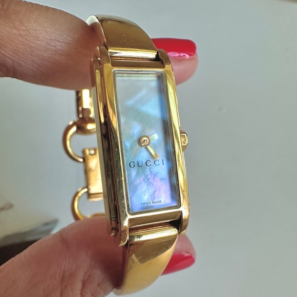 GUCCI WATCH 18K GOLD PLATED/ MOTHER OF PEARL HORSE BIT STYLE LINKS & TAG NO BOX - Picture 1 of 9